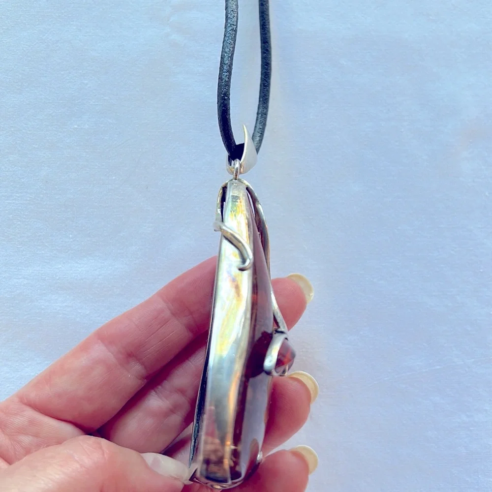 Amber pendant with leather necklace - Picture 11 of 14